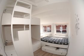 Kinderzimmer Golden Knoepke2.JPG